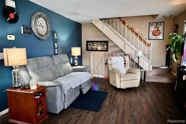 23546 N Rockledge, Novi, MI 48375