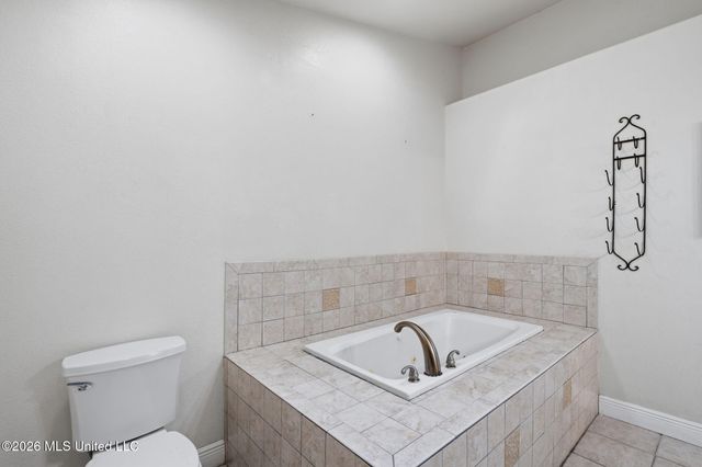6102 Center Street, Ocean Springs, MS 39564