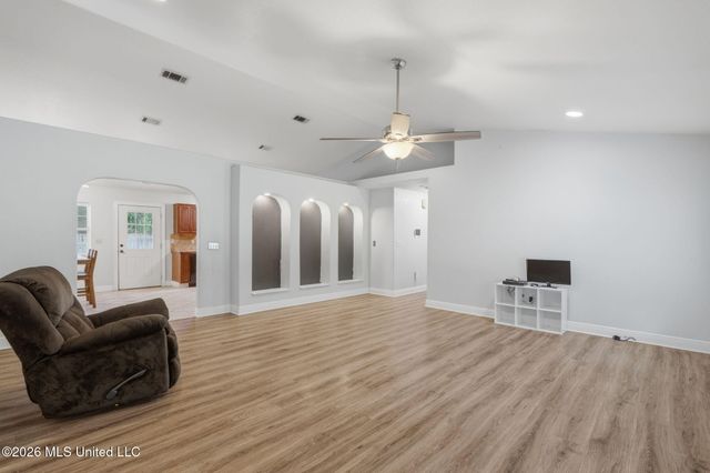 6102 Center Street, Ocean Springs, MS 39564
