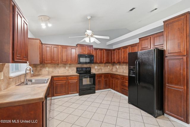 6102 Center Street, Ocean Springs, MS 39564