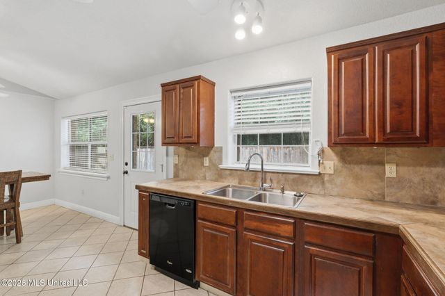 6102 Center Street, Ocean Springs, MS 39564