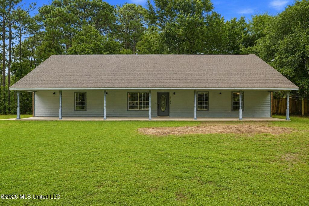 6102 Center Street, Ocean Springs, MS 39564