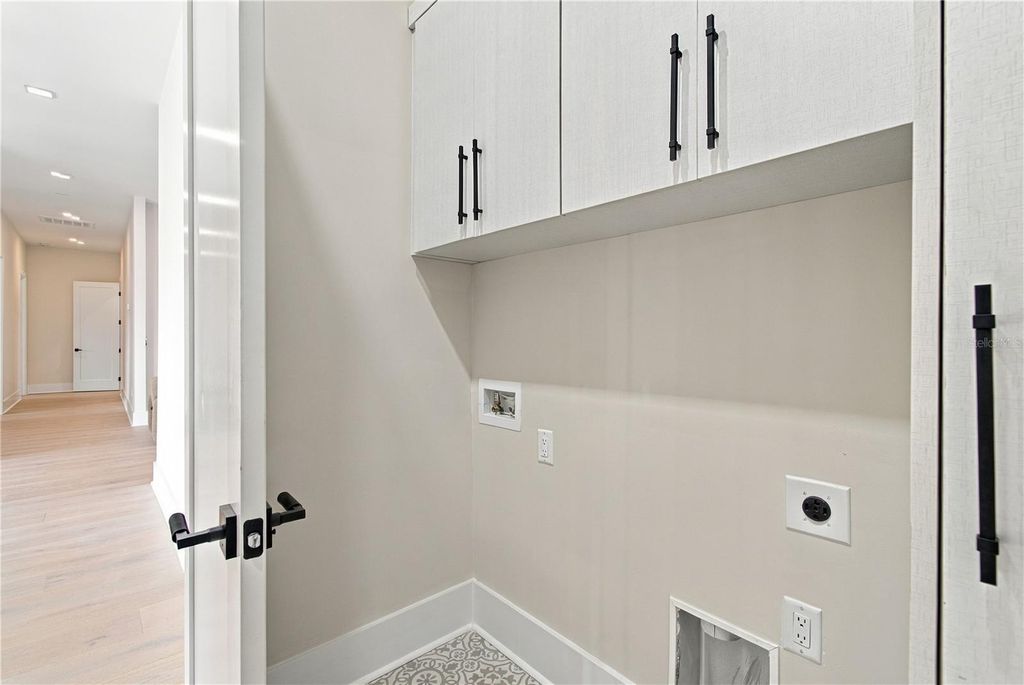 Image 75 of property listing at 3615 S LIGHTNER DRIVE, Tampa, FL 33629