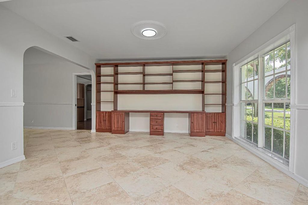 Image 10 of property listing at 6749 S Grande Drive, Boca Raton, FL 33433