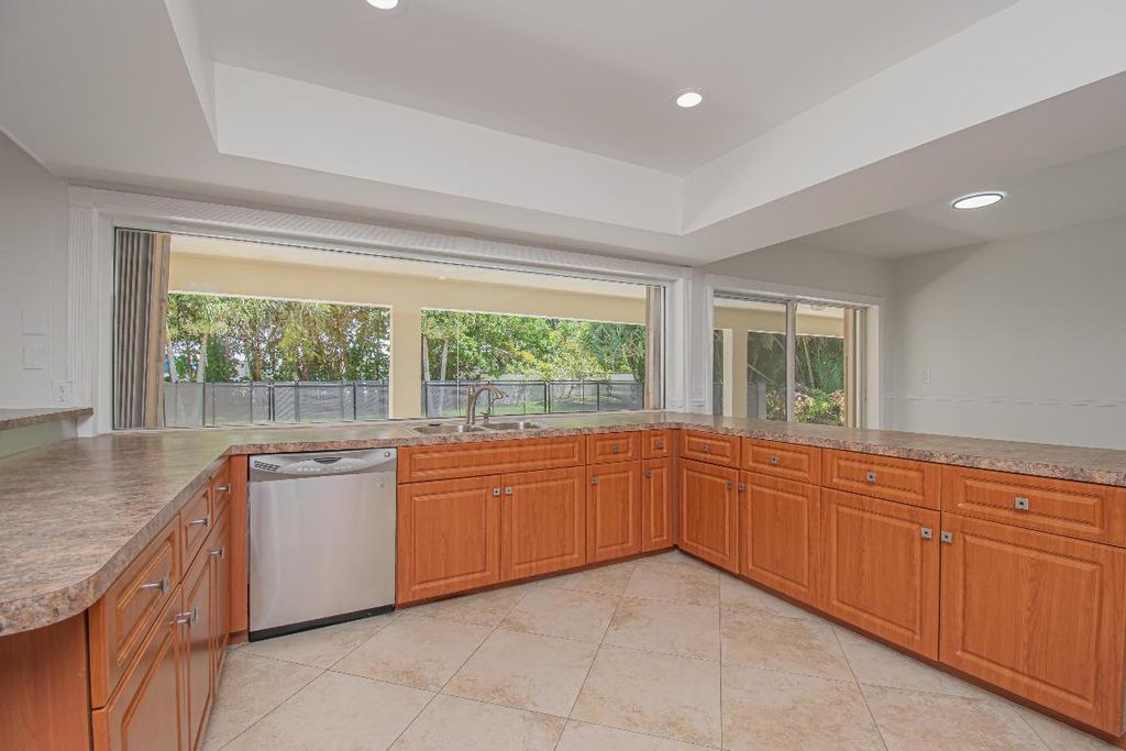 Image 12 of property listing at 6749 S Grande Drive, Boca Raton, FL 33433