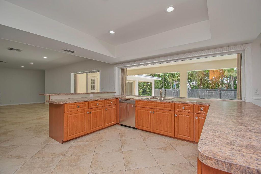 Image 14 of property listing at 6749 S Grande Drive, Boca Raton, FL 33433