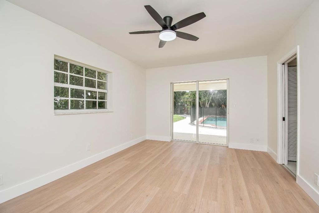 Image 18 of property listing at 6749 S Grande Drive, Boca Raton, FL 33433