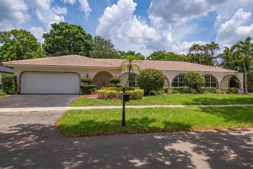 Image 3 of property listing at 6749 S Grande Drive, Boca Raton, FL 33433