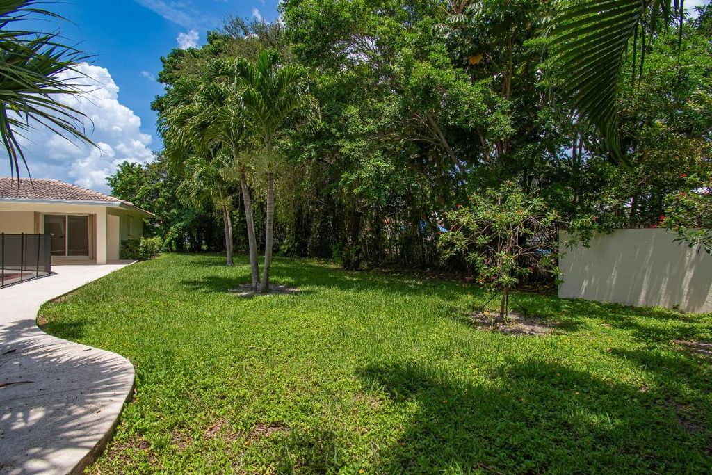 Image 34 of property listing at 6749 S Grande Drive, Boca Raton, FL 33433