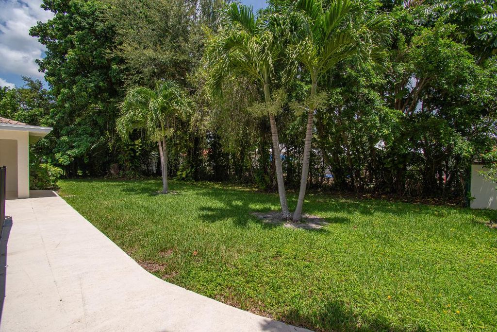 Image 35 of property listing at 6749 S Grande Drive, Boca Raton, FL 33433