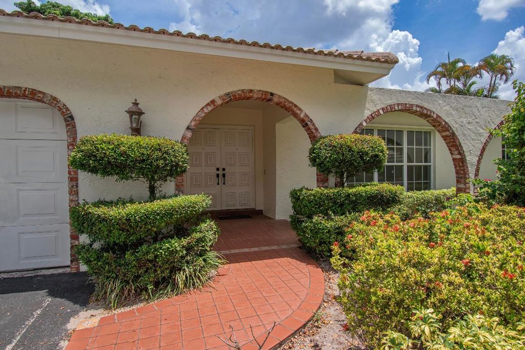Image 4 of property listing at 6749 S Grande Drive, Boca Raton, FL 33433
