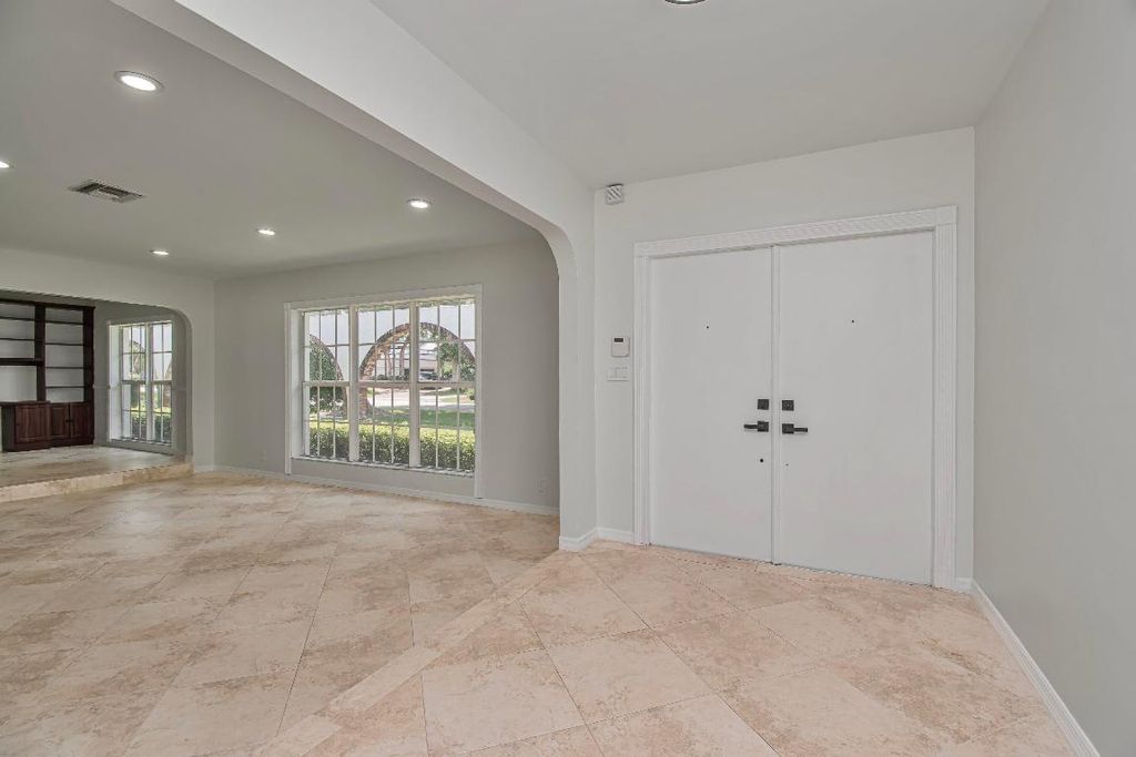Image 6 of property listing at 6749 S Grande Drive, Boca Raton, FL 33433