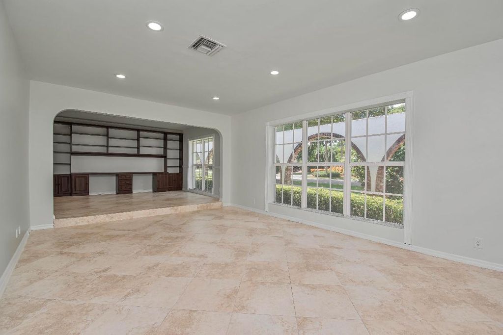 Image 8 of property listing at 6749 S Grande Drive, Boca Raton, FL 33433