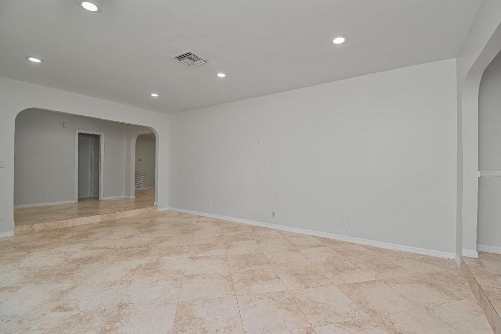 Image 9 of property listing at 6749 S Grande Drive, Boca Raton, FL 33433