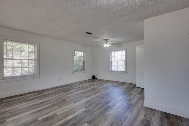 107 W 10th St, Big Spring, TX 79720