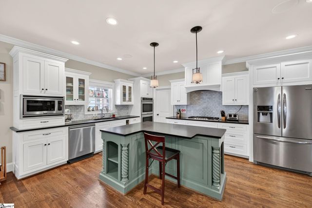 2 Fox Hunt Lane, Greer, SC 29651