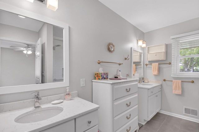 8 Steeplechase DRIVE, Racine, WI 53402
