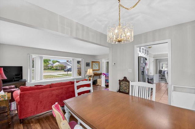 8 Steeplechase DRIVE, Racine, WI 53402
