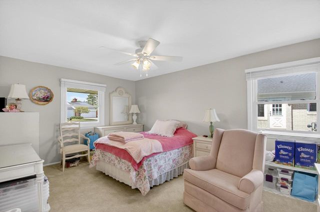 8 Steeplechase DRIVE, Racine, WI 53402