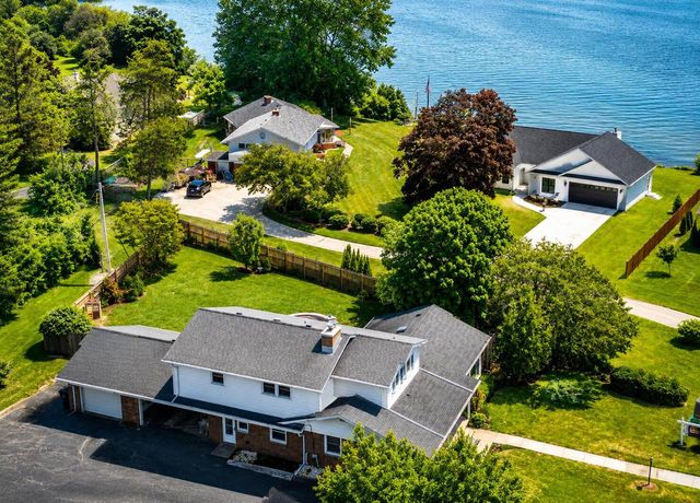 8 Steeplechase DRIVE, Racine, WI 53402