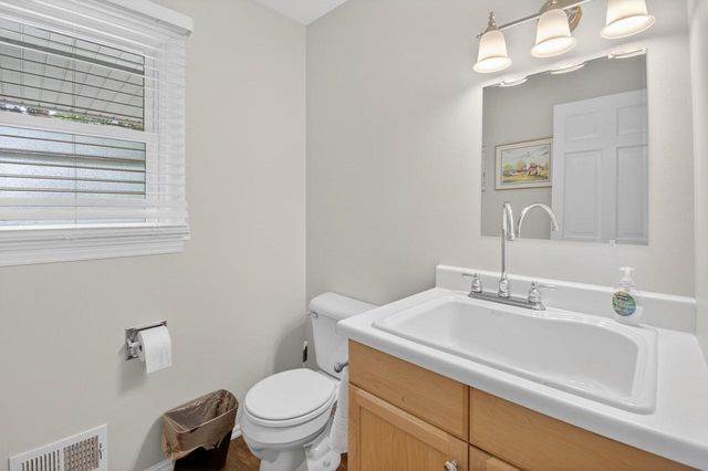 8 Steeplechase DRIVE, Racine, WI 53402