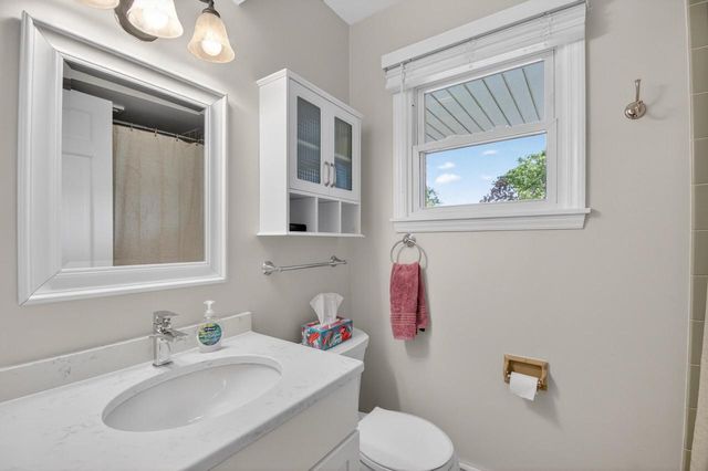 8 Steeplechase DRIVE, Racine, WI 53402