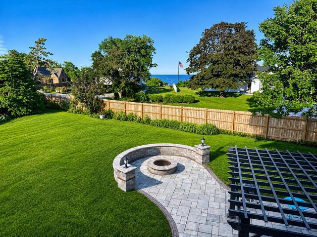 8 Steeplechase DRIVE, Racine, WI 53402