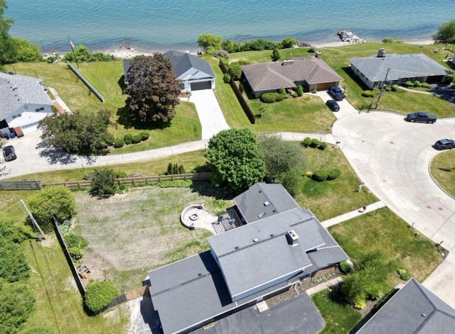 8 Steeplechase DRIVE, Racine, WI 53402