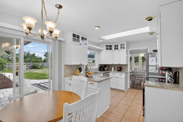 8 Steeplechase DRIVE, Racine, WI 53402