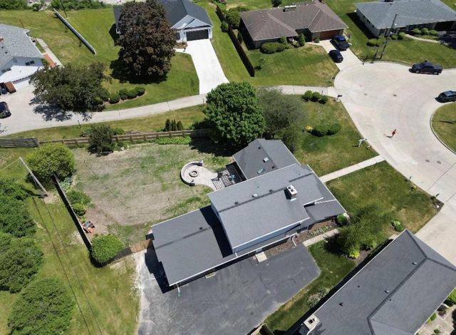 8 Steeplechase DRIVE, Racine, WI 53402