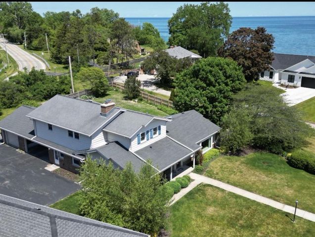 8 Steeplechase DRIVE, Racine, WI 53402