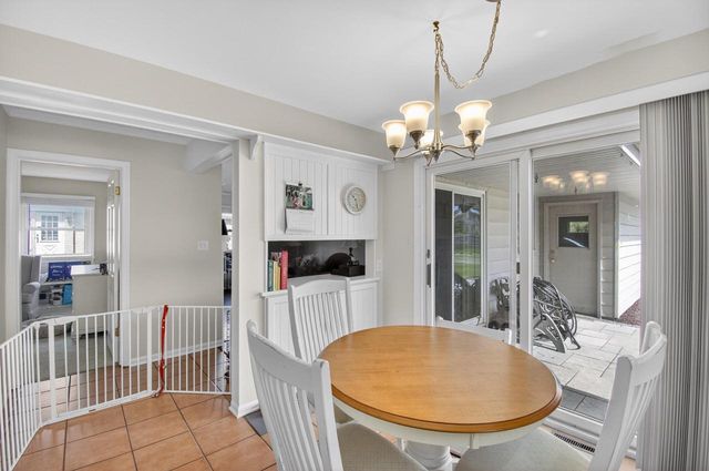 8 Steeplechase DRIVE, Racine, WI 53402