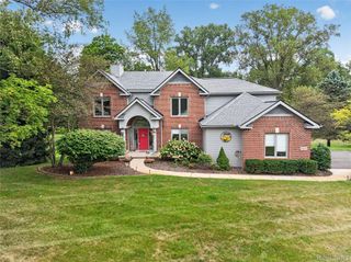 8805 Pebble Creek Drive, Hamburg Township, MI 48169
