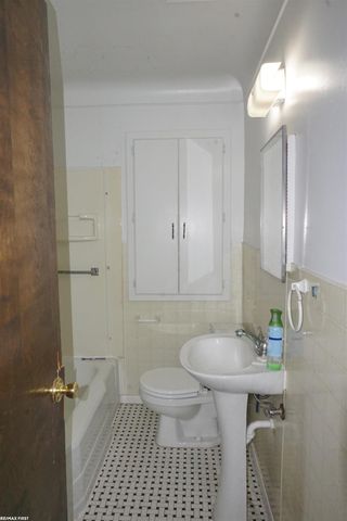 21712 Lakeview Street, St Clair Shores, MI 48080