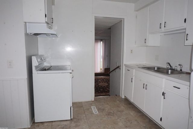 21712 Lakeview Street, St Clair Shores, MI 48080