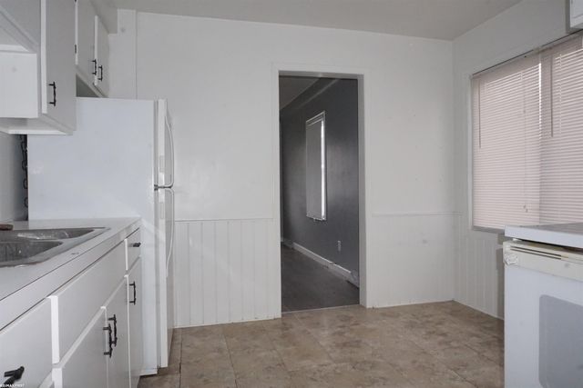 21712 Lakeview Street, St Clair Shores, MI 48080