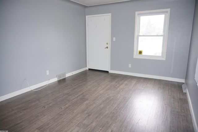 21712 Lakeview Street, St Clair Shores, MI 48080