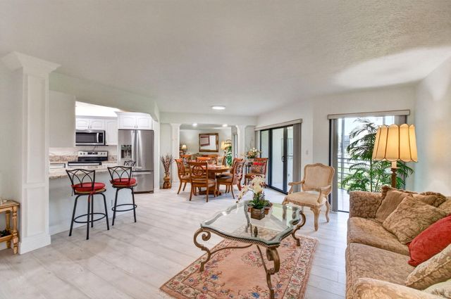 5750 Camino Del Sol 201, Boca Raton, FL 33433