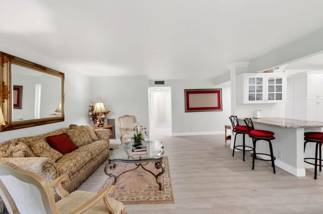 5750 Camino Del Sol 201, Boca Raton, FL 33433