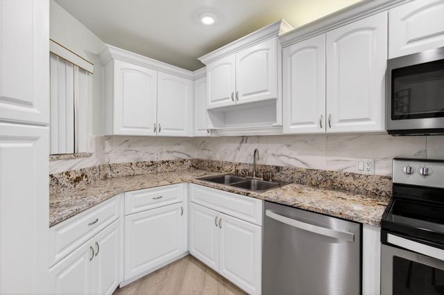 5750 Camino Del Sol 201, Boca Raton, FL 33433