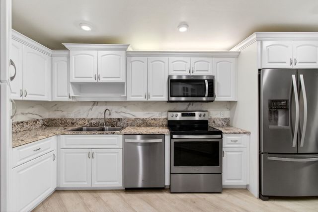 5750 Camino Del Sol 201, Boca Raton, FL 33433