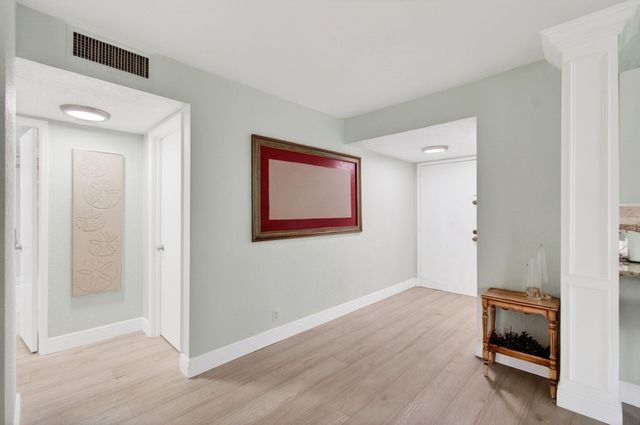 5750 Camino Del Sol 201, Boca Raton, FL 33433