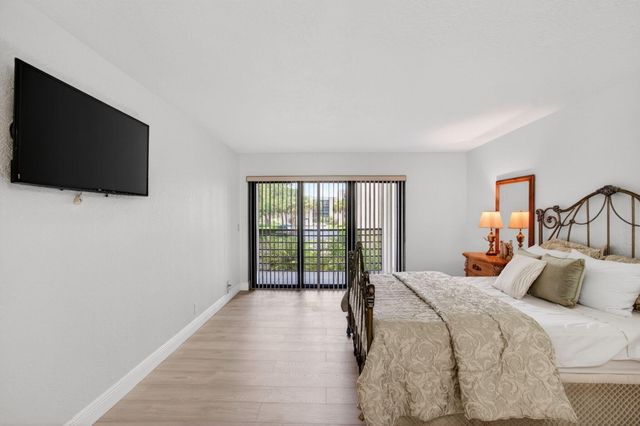 5750 Camino Del Sol 201, Boca Raton, FL 33433
