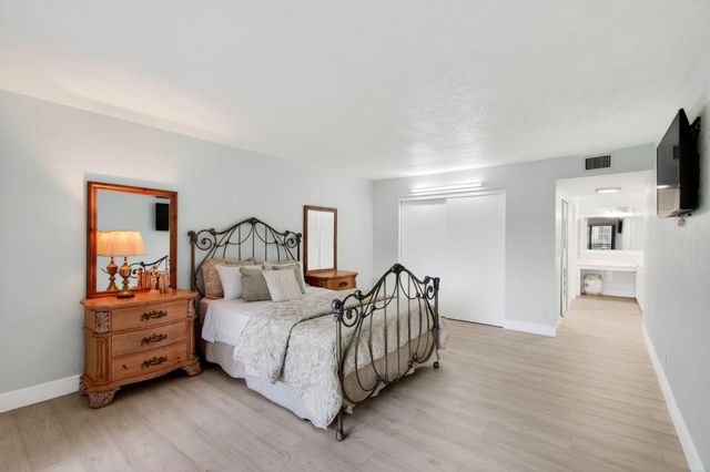 5750 Camino Del Sol 201, Boca Raton, FL 33433