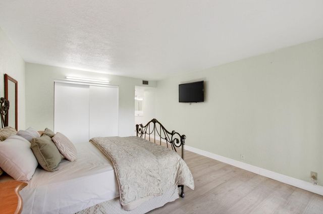 5750 Camino Del Sol 201, Boca Raton, FL 33433