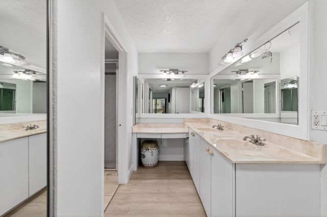 5750 Camino Del Sol 201, Boca Raton, FL 33433