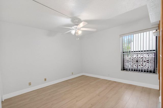 5750 Camino Del Sol 201, Boca Raton, FL 33433