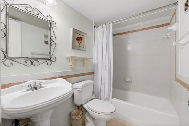 5750 Camino Del Sol 201, Boca Raton, FL 33433