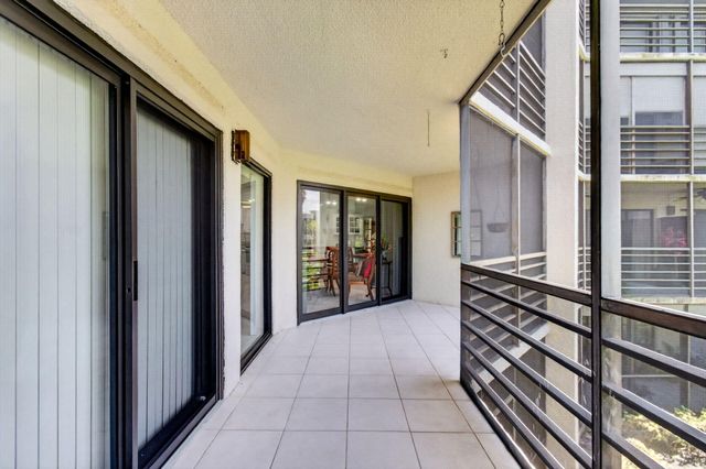 5750 Camino Del Sol 201, Boca Raton, FL 33433