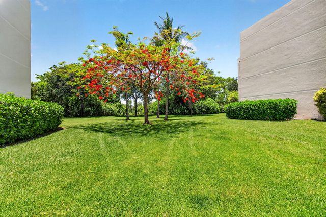 5750 Camino Del Sol 201, Boca Raton, FL 33433